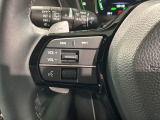 ステアリングにオーディオ操作スイッチが付いています。オーディオ画面に直接タッチしなくても操作が出来ますので、運転に集中できます。