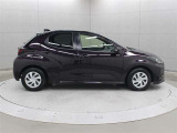 ムダをそぎ落したキャビンと、ボディ中心から前後タイヤに向かう引き締まった造形で、アクティブな走りを予感させます。