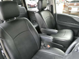 運転席はほどよくホールド感のある形状をしておりますので、運転がしやすいです。