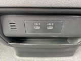 充電端子が装備されていますので車内でスマートフォンなどの充電が可能です。