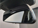 【BMWミラー】視認性の高いスタイリッシュなミラー。自動防眩機能も付いており夜間のドライビングをサポートします。