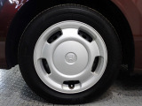 ホイールは車のデザインにマッチした専用タイプです。