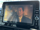 停車中に楽しめるTV機能。ニュースや番組をチェックしながら、休憩時間を有効活用できます。快適な待ち時間を過ごせる便利な機能です。