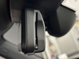 ルームミラー一体型ETCを装備。後付け感のないスマートな設計で、インテリアもすっきりとした印象です。