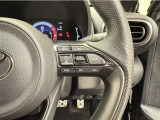 レーダークルーズコントロールを搭載しております。前車との距離をレーダーで測り一定の車間距離とスピードを保つとても便利な機能です。高速道路で楽に安心安全です!