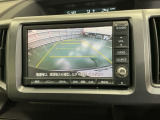 ガイドライン付きバックモニターで車庫入れも安心。知らない道でも安心して楽しくお出かけができます