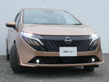 アダプティブLEDヘッドライト。フロントカメラで前方の状況を検知し対向車や先行車に眩しい思いをさせることなく必要なところだけを遠くまで照射します。