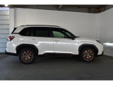 スバルの4WD(AWD)は直進安定性に優れ、日常走行から高速走行まで、さまざまなシーンで安心感に満ちた走りが愉しめます。それは悪路や泥道など左右のタイヤの路面状況が異なるシーンでも変わりません。