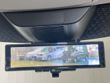 【インテリジェント ルームミラー】車両後方のカメラ映像をミラー面に映し出すので、車内の状況や、天候などに影響されずいつでもクリアな後方視界が得られます!