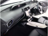 収納も便利で使いやすい。小物や大切な物をやさしく収納。カップホルダーの位置も使いやすいです♪