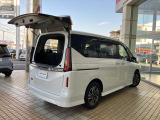 ◆デュアルバックドア◆後ろのクルマや壁からの距離が近いときに活躍するハーフバックドア!バックドアを開けたら荷物がこぼれ落ちそうな場面でも、上から取り出せて安心です!