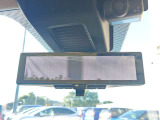 スマートルームミラー装備!車内の状況や天候や明るさに関わらず車両後方のカメラの映像をルームミラーに映し出します!