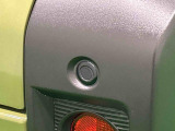 コーナーセンサーを車の前後に装備! 障害物の距離に応じて警告音を変えてお知らせします