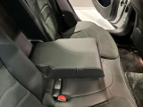 この後席に座る方のための車両です。非常時には、電動対面シートを使用いたします。