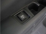 ◆後席用アクセサリーソケット◆電源ソケットは後席用にも装備されています。長時間のドライブも安心です。