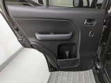 パワーウィンドウのスイッチですよ。運転席に居ながら窓を開け閉めのコントロールできます。