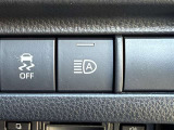 オートマチックハイビームとは、先行車や対向車のライトを認識し、ハイビームとロービームを自動で切り替える機能です。夜道の視界を確保します。詳細は販売店スタッフまでおたずねください。