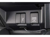 スマートフォンなどの音楽再生が可能なUSB接続ジャック装備車両です♪♪♪