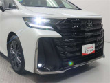 高輝度で点灯速度が速く、しかも消費電力の少ないLEDヘッドライトが装備されています!LEDの明るい光が走行中の視界の確保をサポートして、夜のドライブがより楽しく安全に運転できます♪