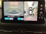 マルチビューカメラシステム搭載車です。お車の周囲を全方位でカバーします。後方・前方・両脇と、コンディションが悪い視界でもカラーモニターに映し出した映像がドライバーをサポートします。
