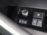 ドアの施錠・解錠に連動してドアミラーが自動で格納・復帰するオート格納機能を搭載しています。