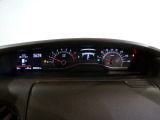 見やすいメーターに様々な情報を表示でき快適かつ安全に運転できます。