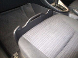 助手席座面に載せた荷物が停止時等に前に滑り落ちないようにするストッパーです!