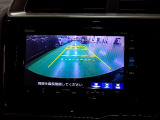 バックカメラの画像です。ガイドラインがスムースな車庫入れをサポートいたします。車庫入れの安心感がアップしますね。