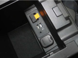 CarPlay対応USB差し込み口で充電しながらドライブ楽しめます♪