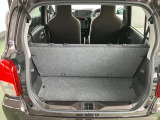 日常の使用に十分な広さの荷室です♪簡単な操作でシートアレンジもできます♪
