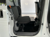 車を初めて購入されるお客様や、車にあまり詳しくないお客様にもわかりやすく丁寧に説明させて頂きます♪