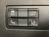 運転席脇のクラスタースイッチ部分にはアイドリングストップOFF、その他走行系スイッチを集中配置しております。