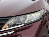 【LEDヘッドランプ】鮮やかな白色光で、クリアな視界を確保するLEDヘッドランプ装備