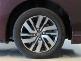 純正のアルミホイール装着車です。タイヤサイズは165/65R14です。