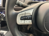 ステアリングにオーディオ操作スイッチが付いています。オーディオ画面に直接タッチしなくても操作が出来ますので、運転に集中できます。