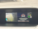 駐車時や後退時の安全を確保。後方視界を広げ、衝突のリスクを軽減します。