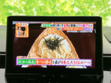 テレビ番組を画面で視聴できる装備です。停車中の待ち時間などに映像を楽しめるため、車内で過ごす時間の活用にも便利。目的地での休憩時にも、番組を見ながらゆっくり過ごせます。