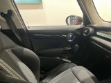 チリ・レッド ヘットアップディスプレイ ACC ドライブレコーダー バックカメラ 黒布シート ミラーETC Bluetooth【正規認定中古車】【全国正規ディーラー保証付/1年・走行距離無制限】