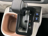 シフトチェンジしやすい場所にあり操作がとてもしやすいです。また、MTモード付なので発進時やシフトチェンジ時もストレスなくマニュアル運転を楽しめます♪