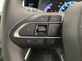 運転中、オーディオの操作をしてて、ハッとしたことはありませんか?ステアリングスイッチは、運転中でもハンドルでオーディオの操作が可能です。安全なドライブをサポートします。