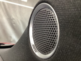 BOSE社との共同開発により室内空間にあった音響チューニングを施し、クリアで臨場感のあるダイナミックサウンドをお楽しみいただけます。