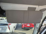 運転席サンバイザーはチケットホルダー付き!