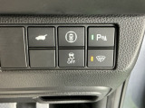 テールゲートが電動で開閉でき、荷物などで両手がふさがっているときなど便利に使えます
