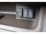 【USBジャック】運転中でもスマートフォン等の充電ができるUSBジャック付き!充電を気にすることなく、ドライブ中の音楽再生や通話等をお楽しみ頂けます!