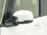 ◆ドアミラーウインカー◆ドアミラーにウインカーを装備しています。対向車に自身の進行方向を合図し安全に運転できます。