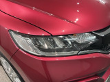 LEDヘッドライトは、点灯の瞬間から最大光量を発揮し、突然暗くなるトンネルなどでの安定感を高めます。