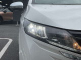 LEDヘッドライトはハロゲンランプの約2倍の光量で明るく遠くを照らし、夜間走行時の視認性を高めます。さらに長寿命や省電力、スタイリッシュな印象も際立たせます。