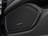 メーカーオプションのharman/kardonプレミアムサウンドは室内を包み込むコンサート会場のような音を奏でます。