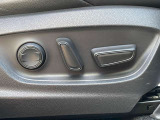 【パワーシート】質感のいいシートを採用されています。スイッチで運転ポジション変えられるのはとっても楽です!ぜひ一度座っていただき体感してください!