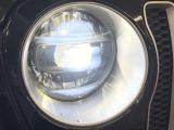 ●LEDヘッドライト:夜間走行時も良好な視界を確保し安心して運転できる高輝度LEDヘッドライトを装備!点灯速度が早く、消費電力も抑えられています。